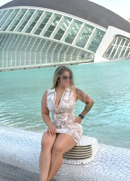 Claudia, 32
