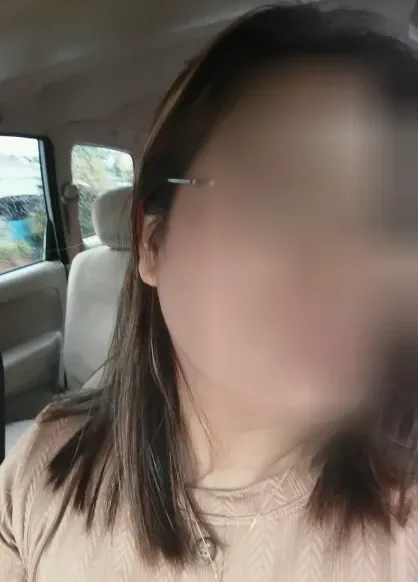 Emina, 33