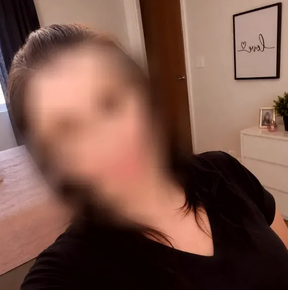 Emina, 37