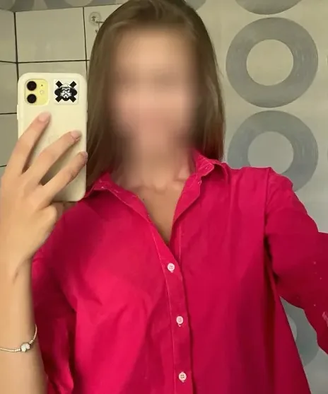 Lara, 27
