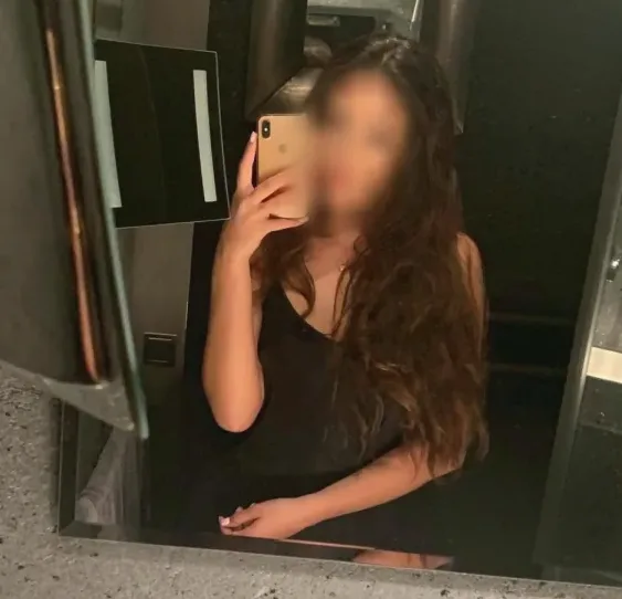 Melanie, 24