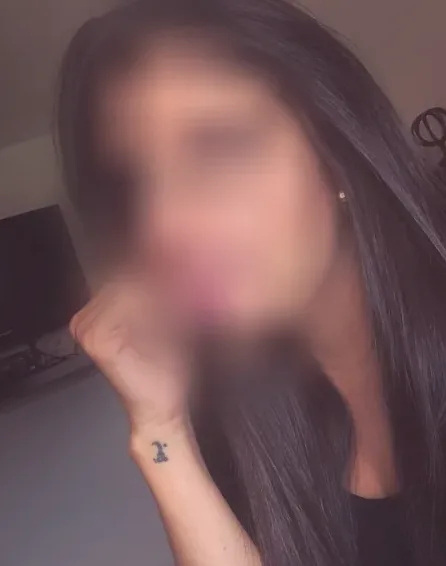 Melanie, 34