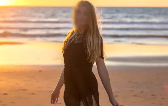 Melanie, 32