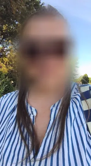 Mia, 34