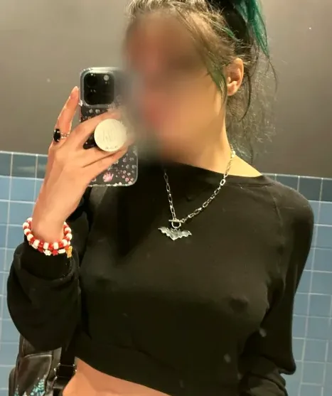 Renate, 28