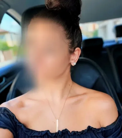 Rosa, 25