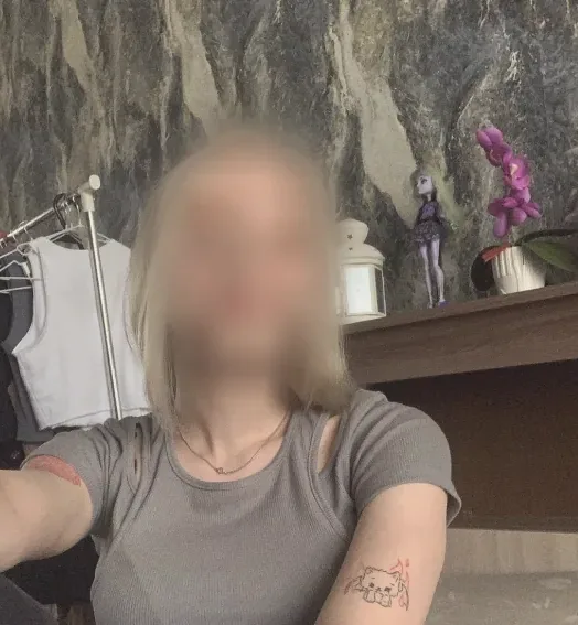 Stefanie, 19
