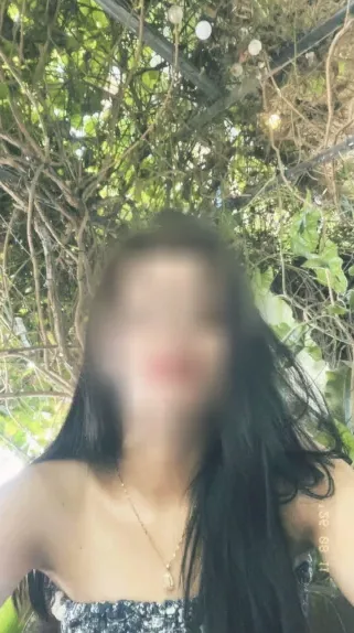 Vanessa, 24