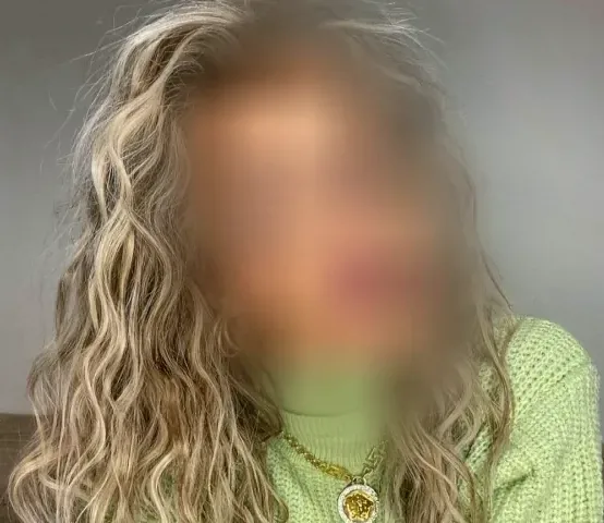 Vanessa, 35