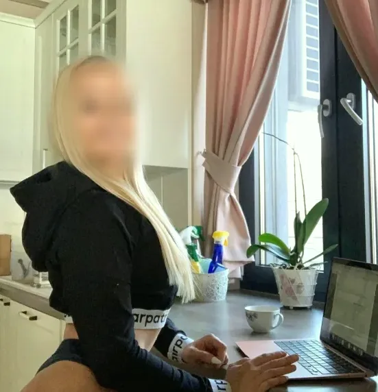 Viktoria, 34
